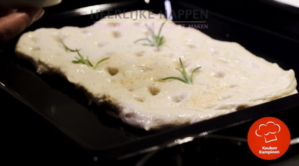 Focaccia met rozemarijn en knoflook