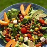 Salade met geroosterde kikkererwten
