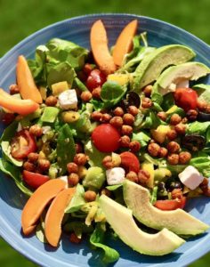 Salade met geroosterde kikkererwten