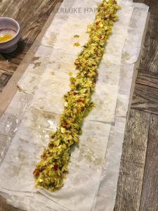 Filodeeg vellen ingestraald met roomboter voor het vullen