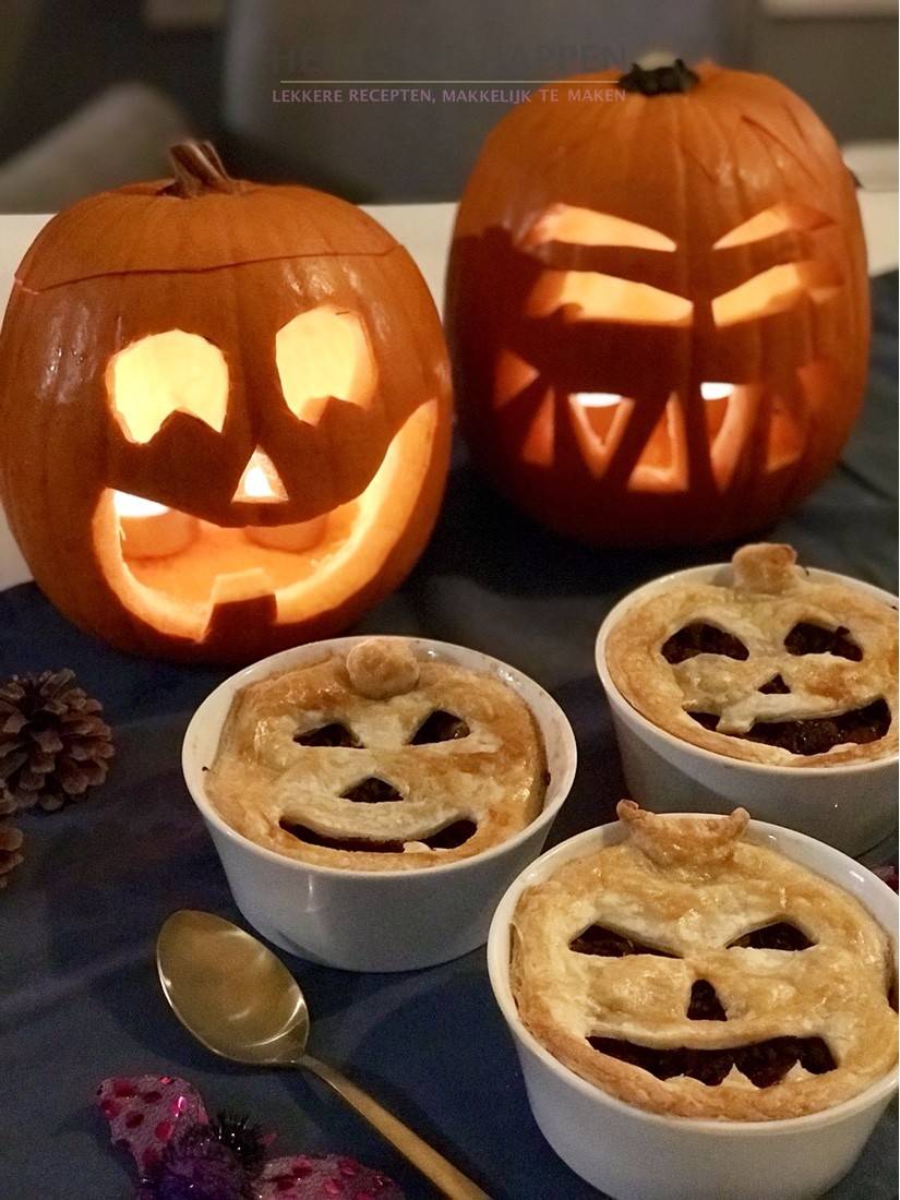 Halloween jack O'lantern pie