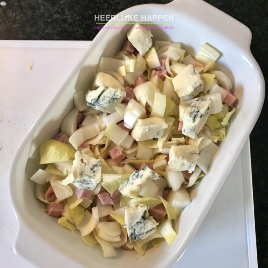 Witlofschotel met gorgonzola en hamblokjes