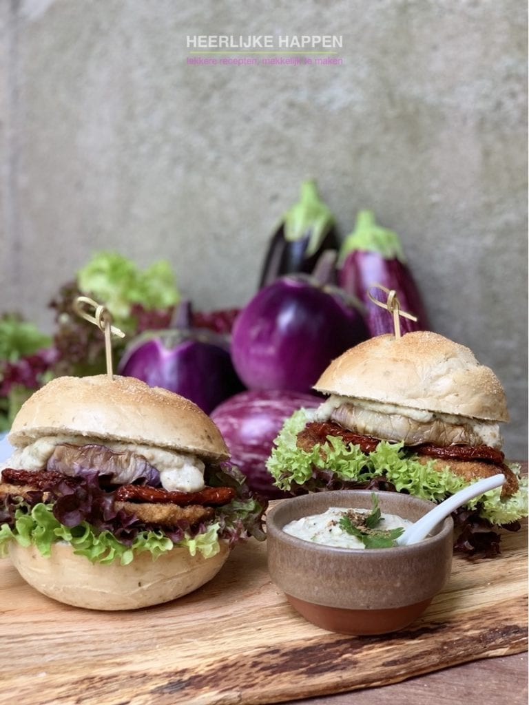 Aubergine burger met baba ganoeshsaus