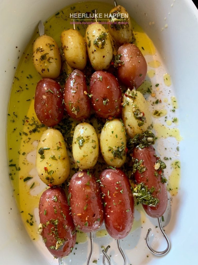Gekruide aardappelspiesjes van de bbq