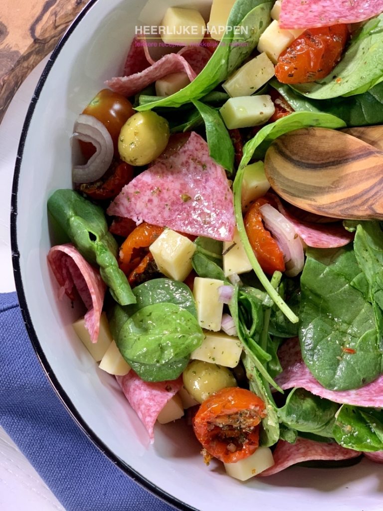 Mediterraanse spinazie salade met citroenvinaigrette
