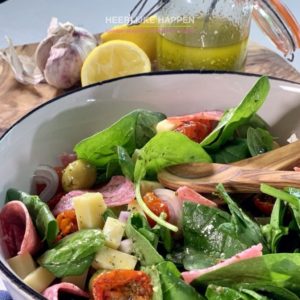 Mediterraanse spinazie salade met citroenvinaigrette