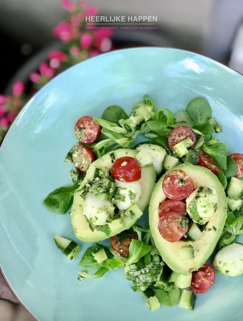 Avocado pestosalade met mozzarella