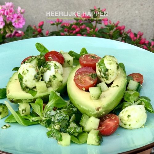 Avocado pestosalade met mozzarella