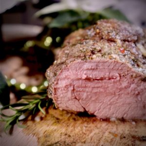 In de oven gegaarde lamsbout met persillade