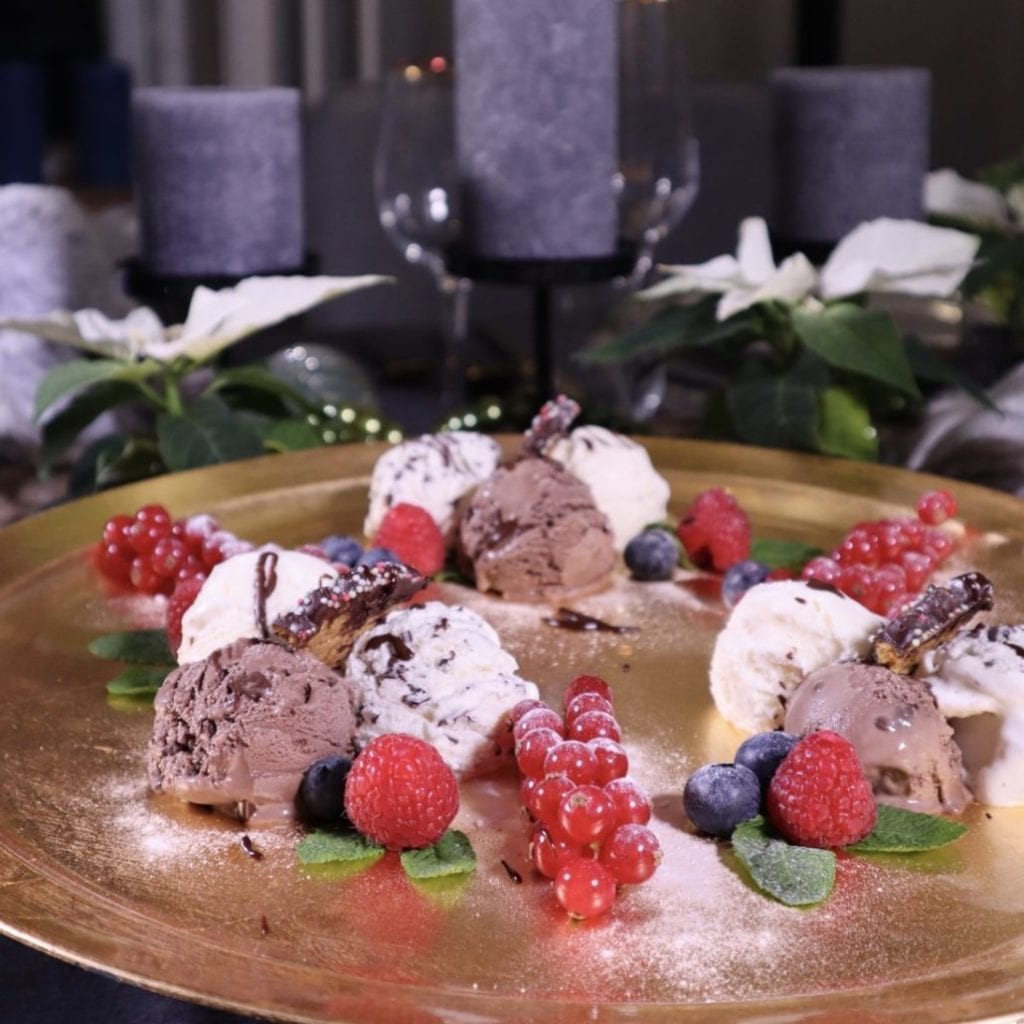 Overeenkomstig met Voor u haak Kersttoetje trio van ijs met chocoladesaus - Heerlijke Happen