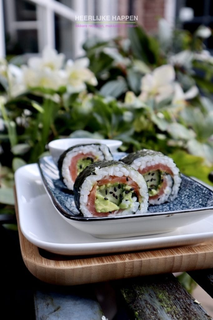 Low carb avocado zalm sushi