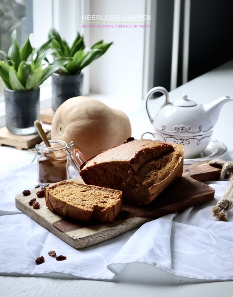 Kaneel pompoenbrood met rozijnen