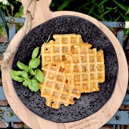 Low carb keto basilicum kaaswafels