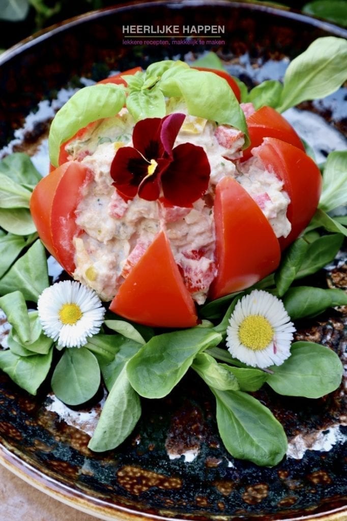Vleestomaat gevuld met tonijnsalade