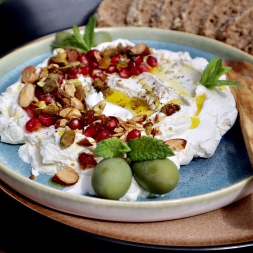 Labneh de hartige yoghurt dip met noten