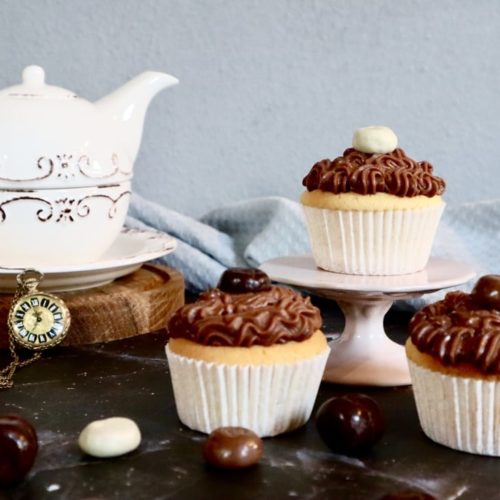 Sinterklaas cupcakes met chocoladeletter frosting