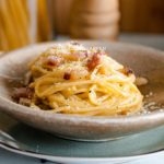 Traditionele Italiaanse spaghetti carbonara