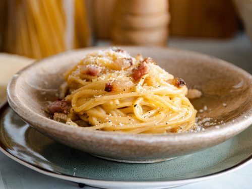 Traditionele Italiaanse spaghetti carbonara - Heerlijke Happen