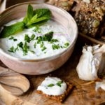 Gepofte knoflook kruiden dip