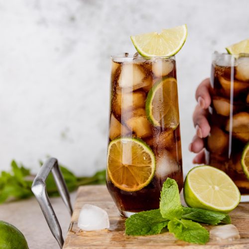 Klassieke Cuba libre cocktail