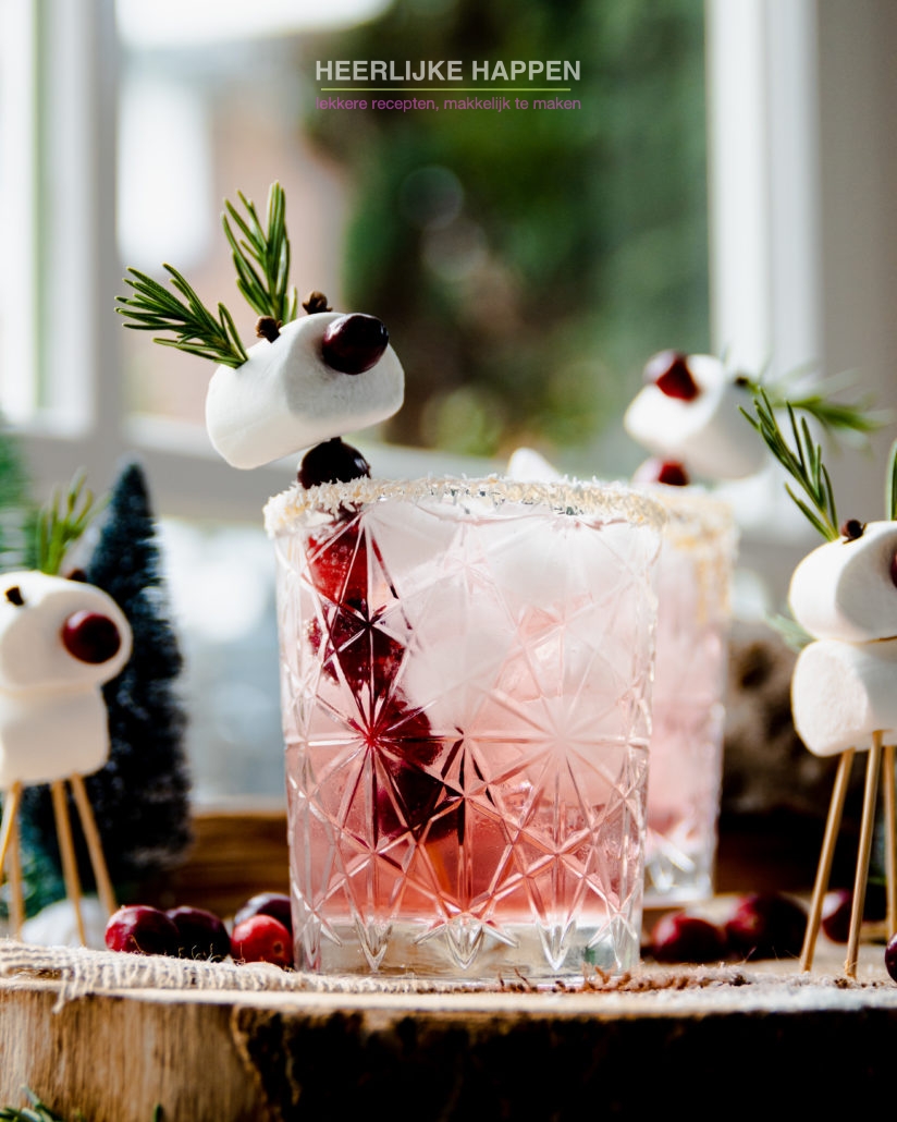Marshmallow Rudolf gin cocktail 