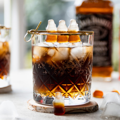 Whisky cola cocktail