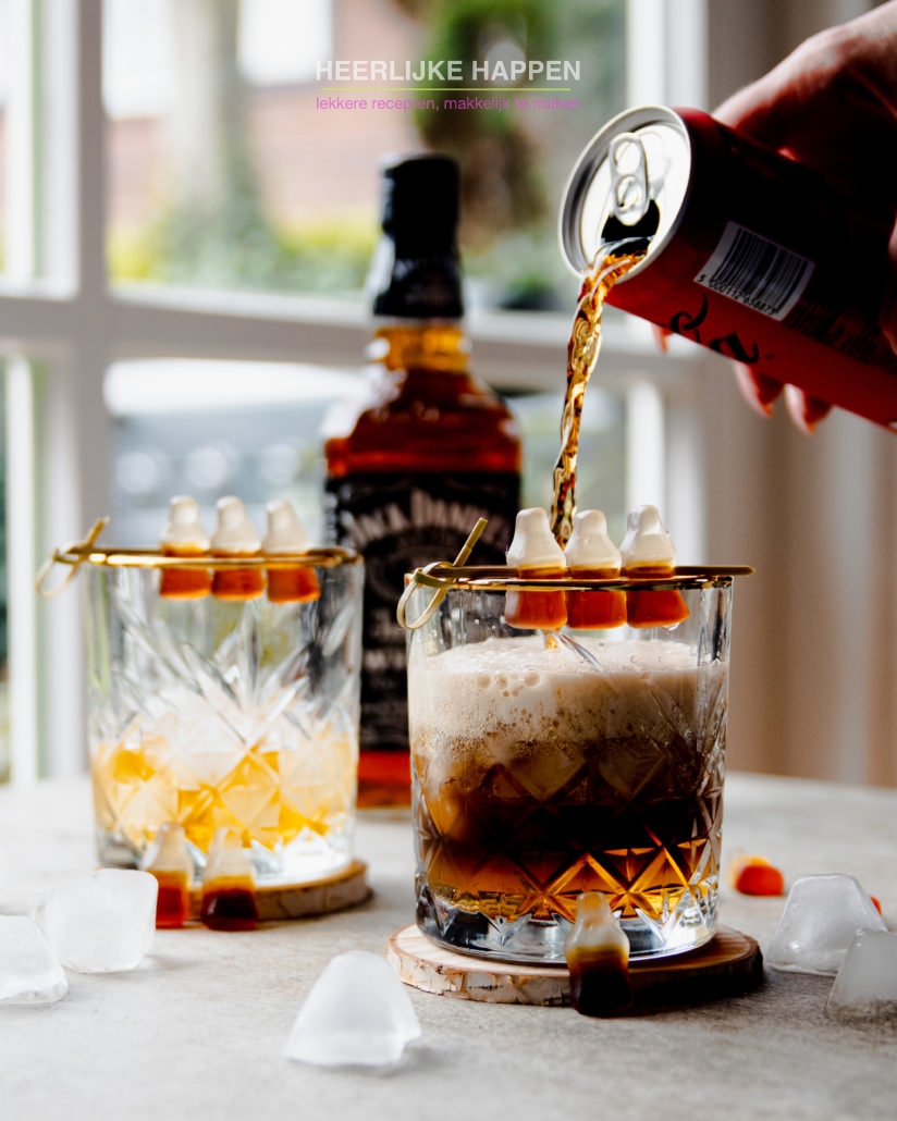 Whisky cola cocktail 
