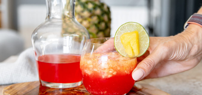 Tropische ananas likeur cocktail
