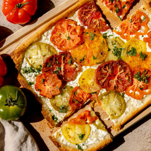 Gekleurde tomaten Hüttenkäse plaattaart