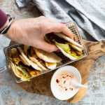 Roti kip met flatbread