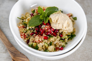 Couscous salade met hummus