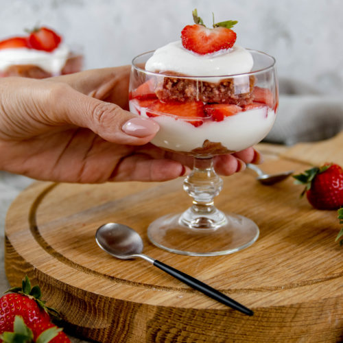 Gezondere romige aardbeien tiramisu