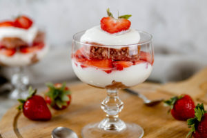 Gezondere romige aardbeien tiramisu