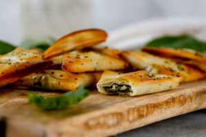 Griekse spanakopita filodeeg hapjes