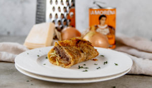 Parmezaanse kaas ui tortilla