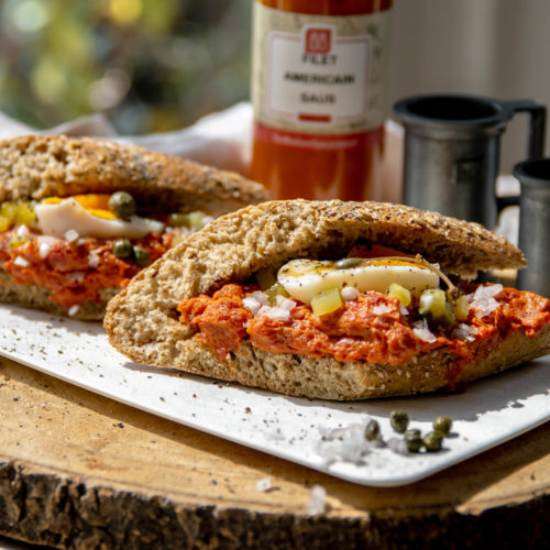 Stokbroodje filet americain met ei