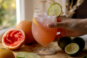 Alcoholvrije Paloma met lavendelsiroop