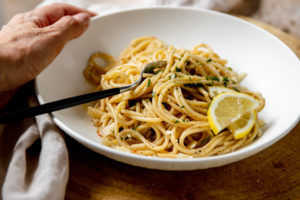 Frisse vegetarische lemonpepper pasta