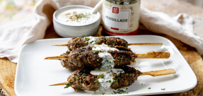 Köfte kebab met persillade knoflooksaus