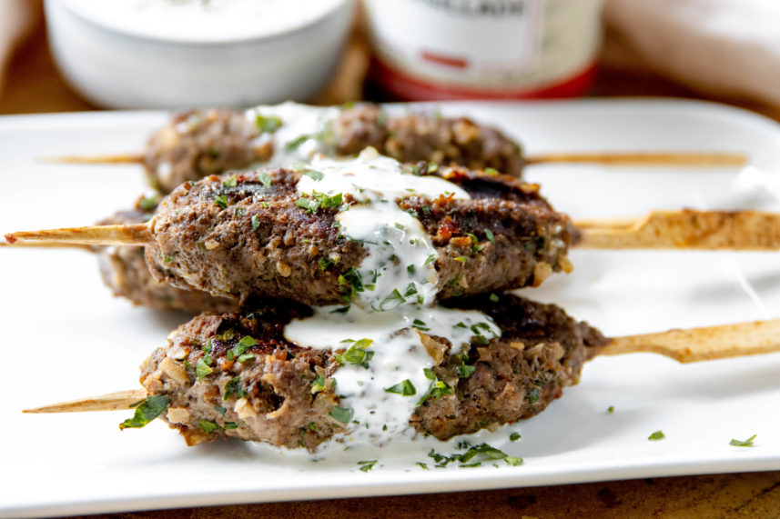 Köfte kebab met persillade knoflooksaus