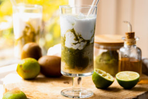 Kokosmelk kiwi iced matcha