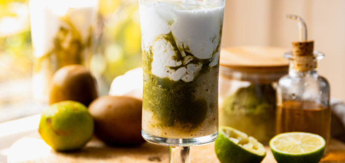 Kokosmelk kiwi iced matcha